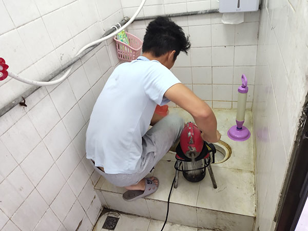 东平肥皂掉到马桶里把马桶堵住了怎么办？马桶堵住了怎么办